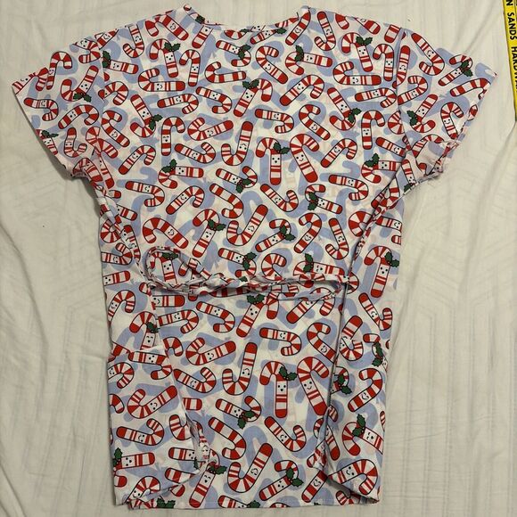 Cassandra O Scrubs Top Women Small Christmas Candy Canes Holiday Christmas Theme - Picture 7 of 9